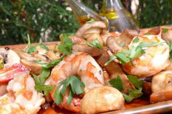 Spanish-Garlic-Prawns-with-Mushrooms
